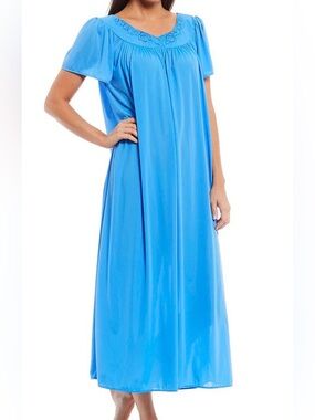 Miss Elaine Women’s M Floral Embroidered Short Sleeve Tricot Ballet Nightgown